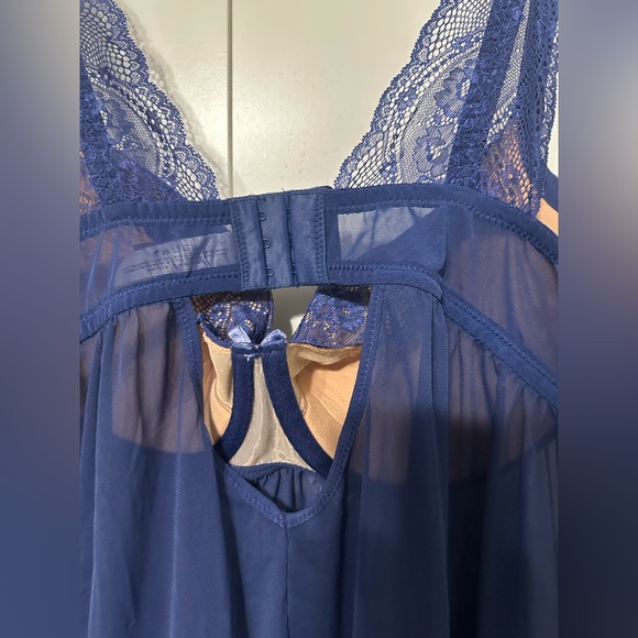 Elegant Navy Lace Chemise - Picture 4 of 5